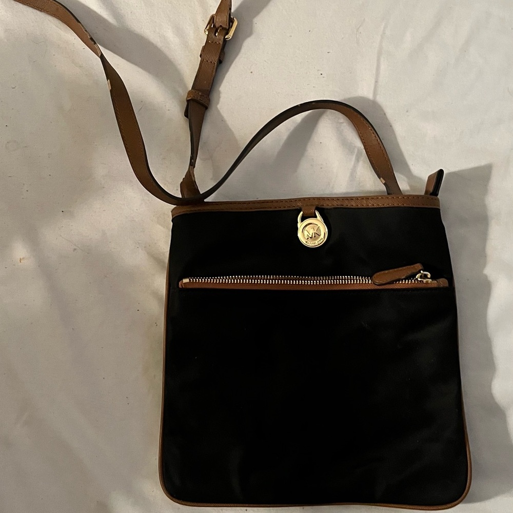 Michael Kors: Cross Body Shoulder Bag